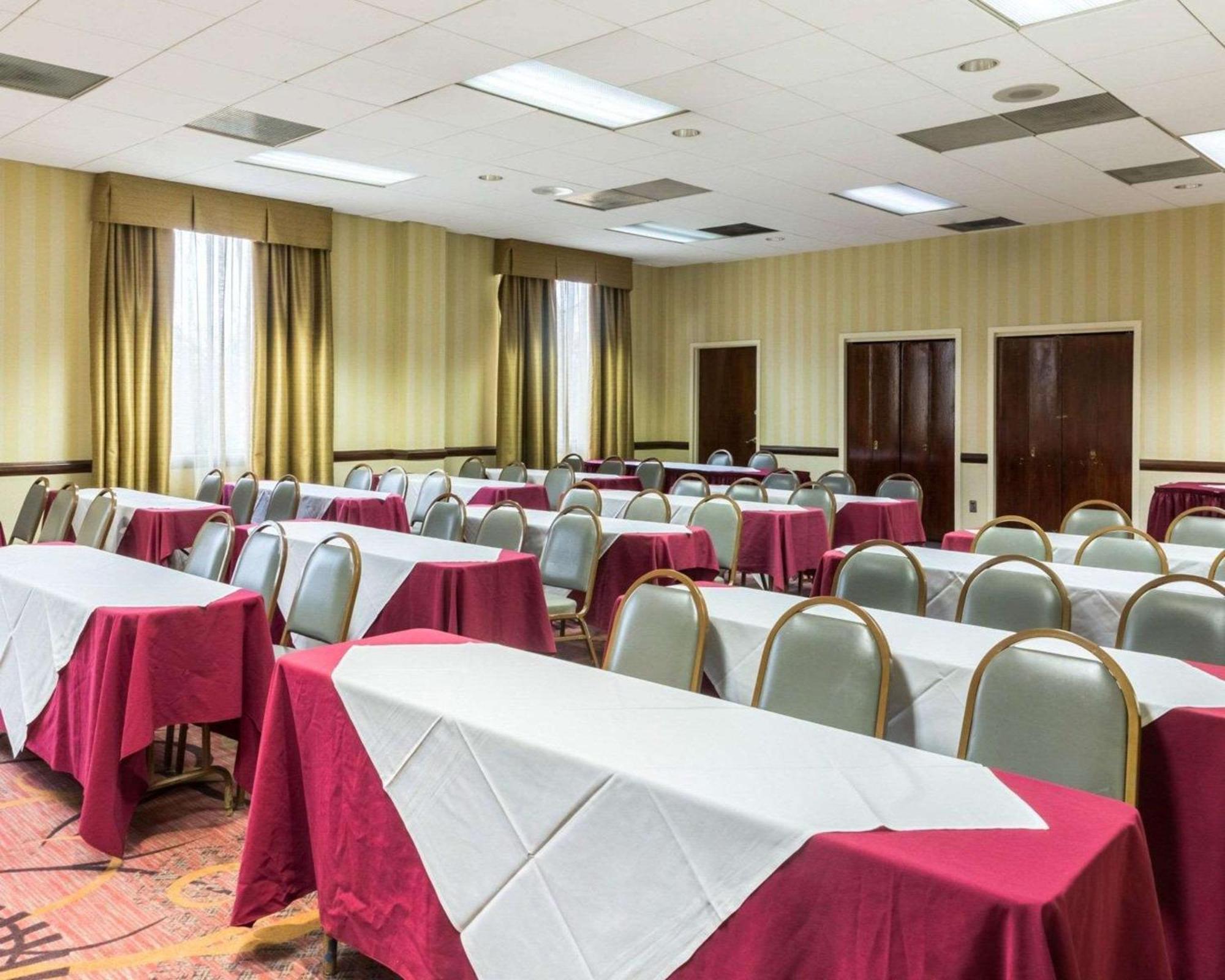 Clarion Hotel Somerset - New Brunswick المظهر الخارجي الصورة