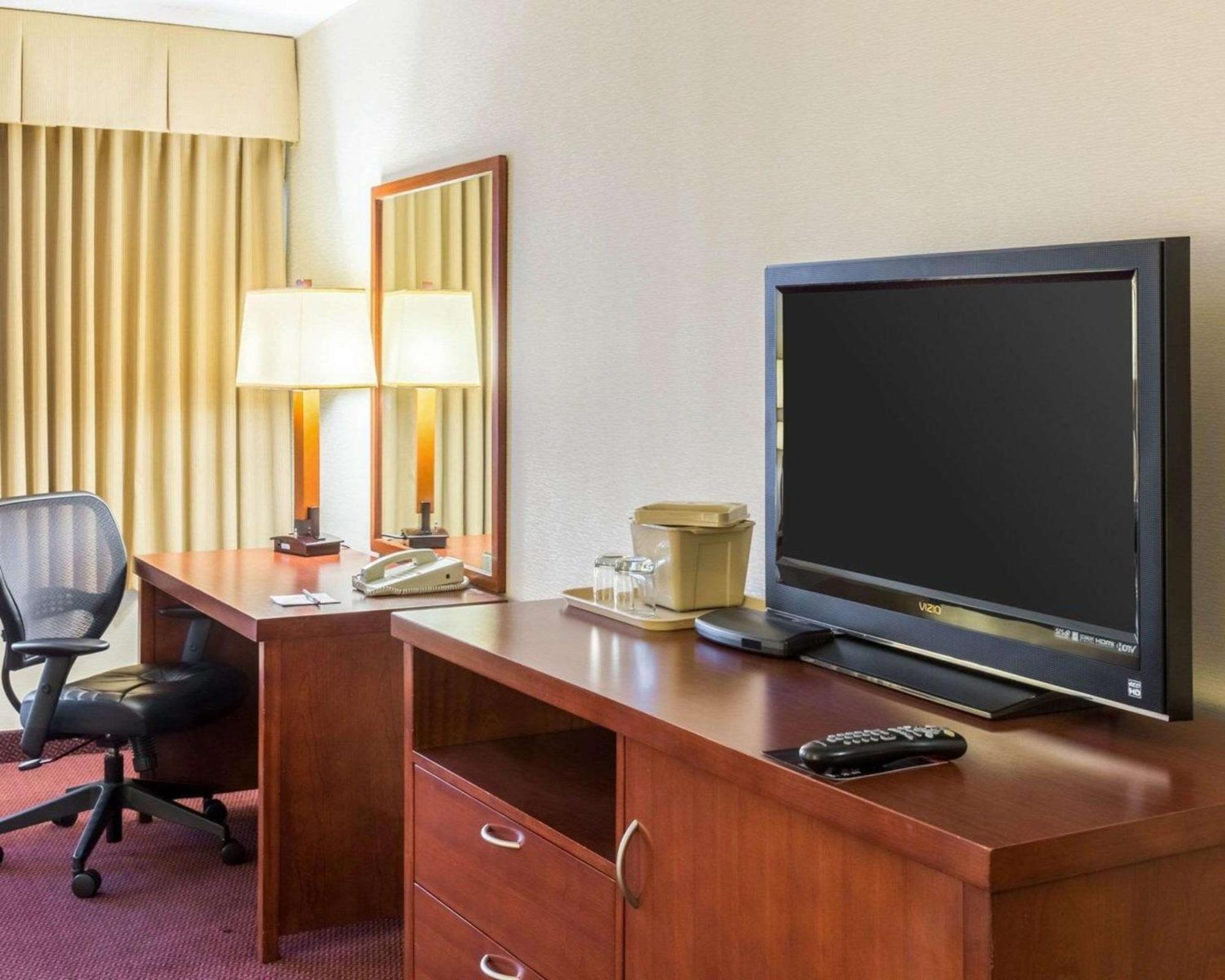 Clarion Hotel Somerset - New Brunswick المظهر الخارجي الصورة