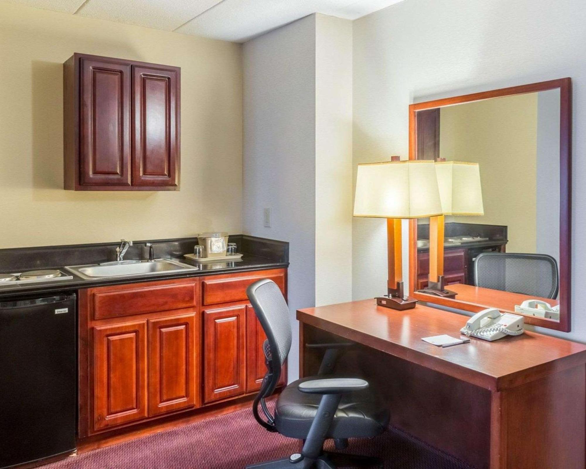 Clarion Hotel Somerset - New Brunswick المظهر الخارجي الصورة