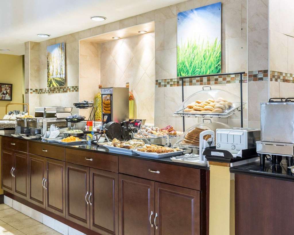 Clarion Hotel Somerset - New Brunswick المطعم الصورة