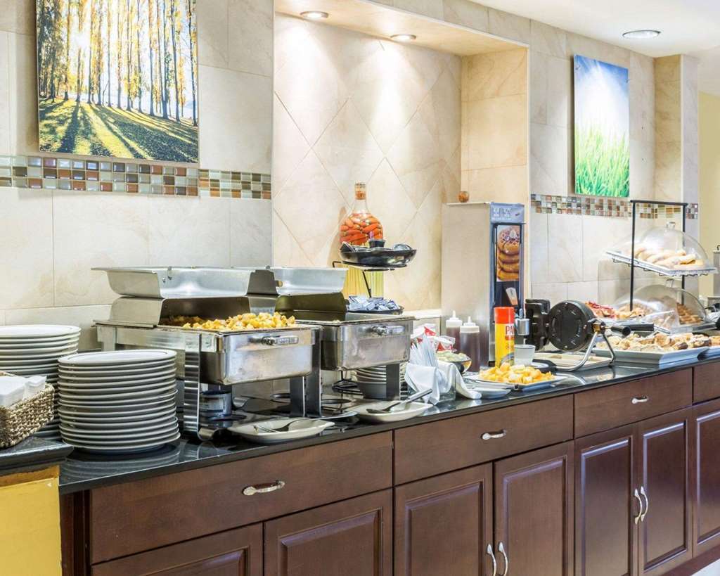 Clarion Hotel Somerset - New Brunswick المطعم الصورة